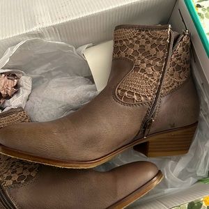 New pair of Maurice’s cowgirl like shoes